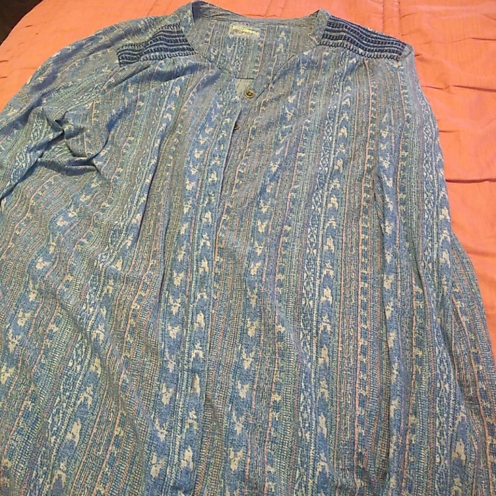 Blue long sleeve shirt